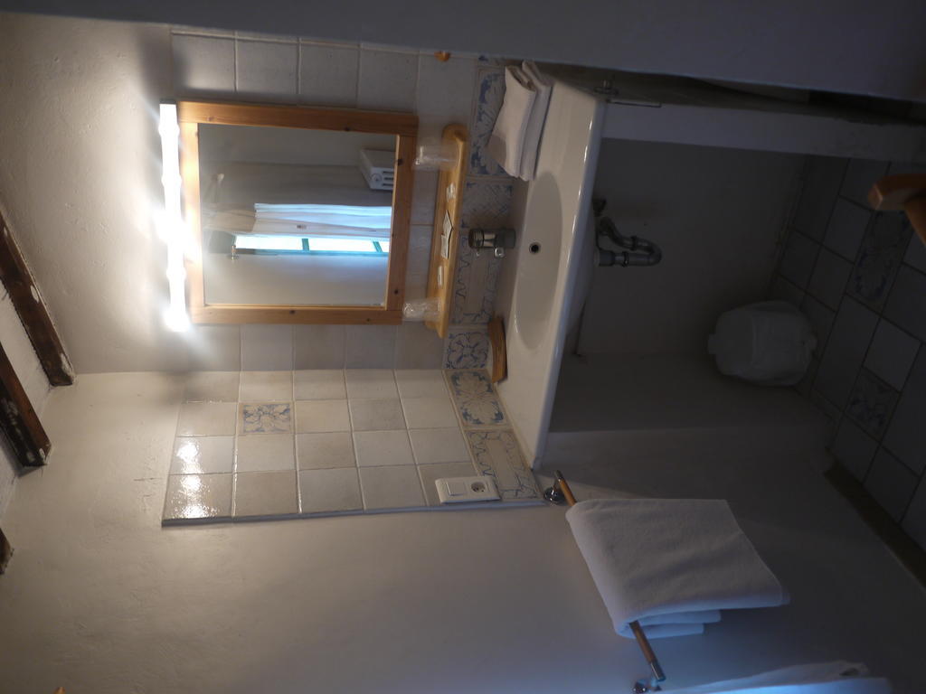Auberge Des Seguins Buoux Room photo