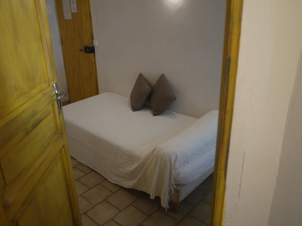 Auberge Des Seguins Buoux Room photo