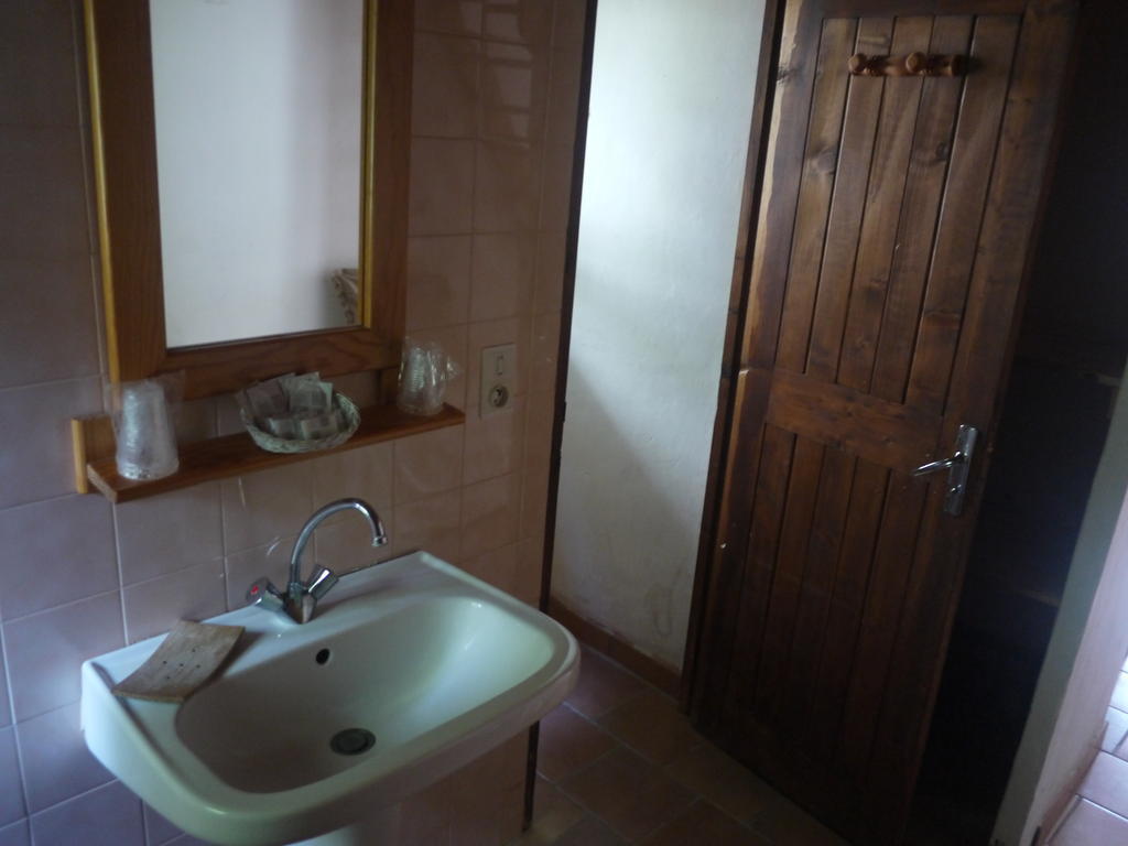 Auberge Des Seguins Buoux Room photo