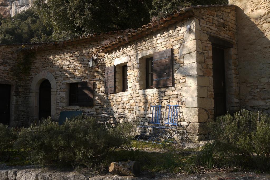 Auberge Des Seguins Buoux Exterior photo