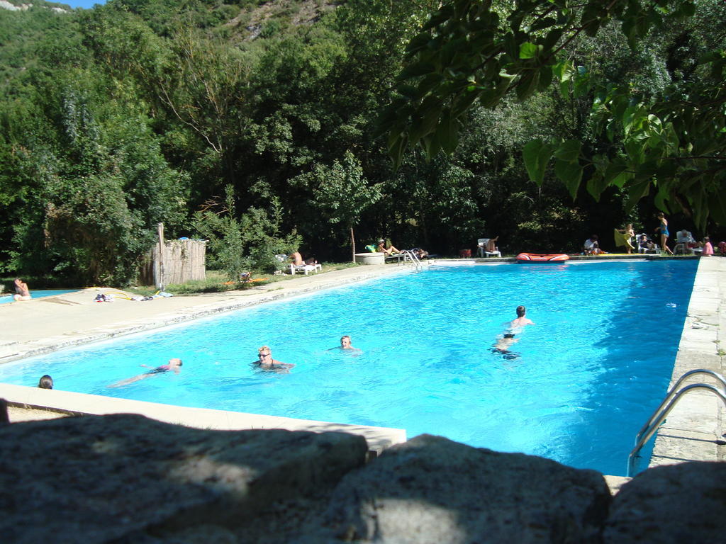 Auberge Des Seguins Buoux Exterior photo
