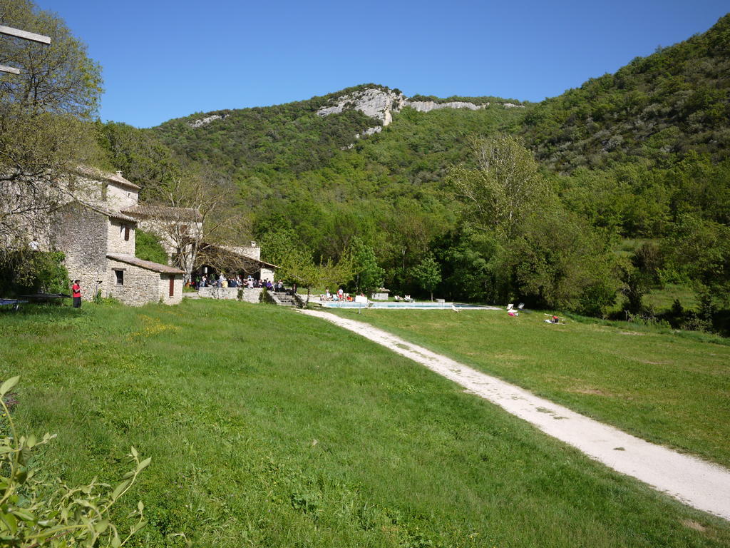 Auberge Des Seguins Buoux Exterior photo
