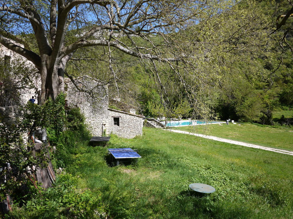 Auberge Des Seguins Buoux Exterior photo
