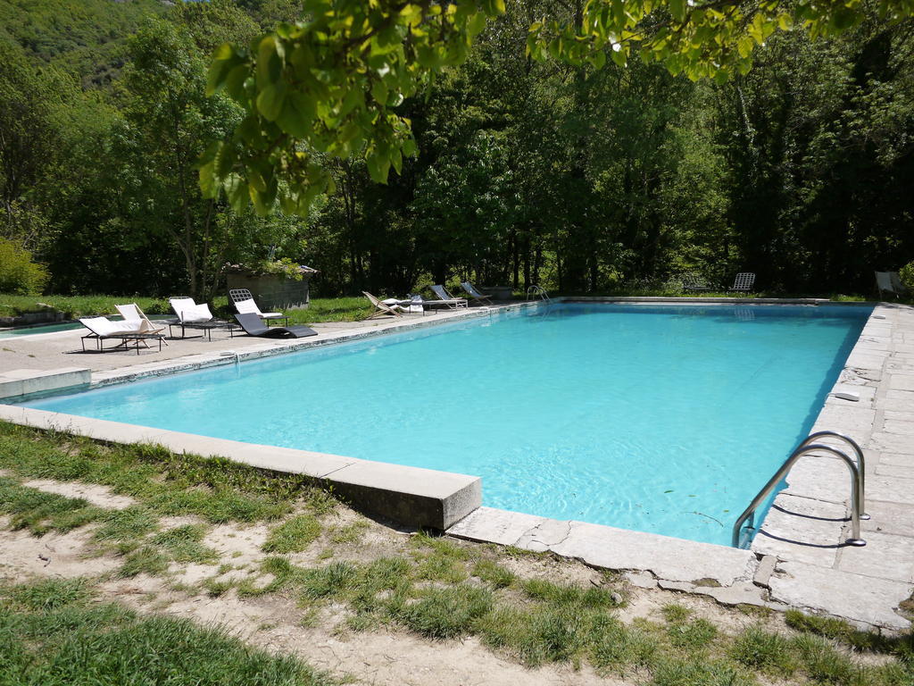 Auberge Des Seguins Buoux Exterior photo