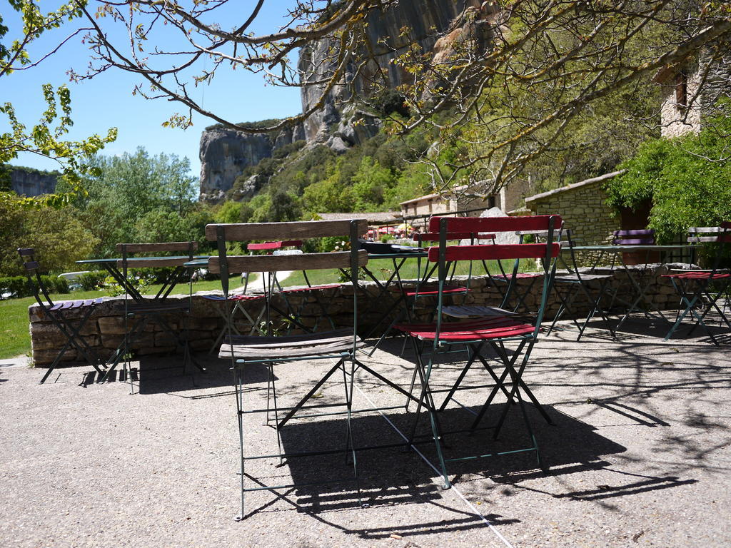 Auberge Des Seguins Buoux Exterior photo